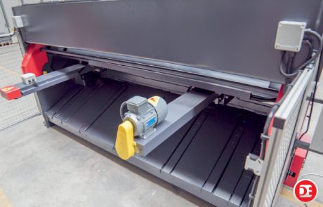 Close-up of Dener BS Series Swing Beam Shear